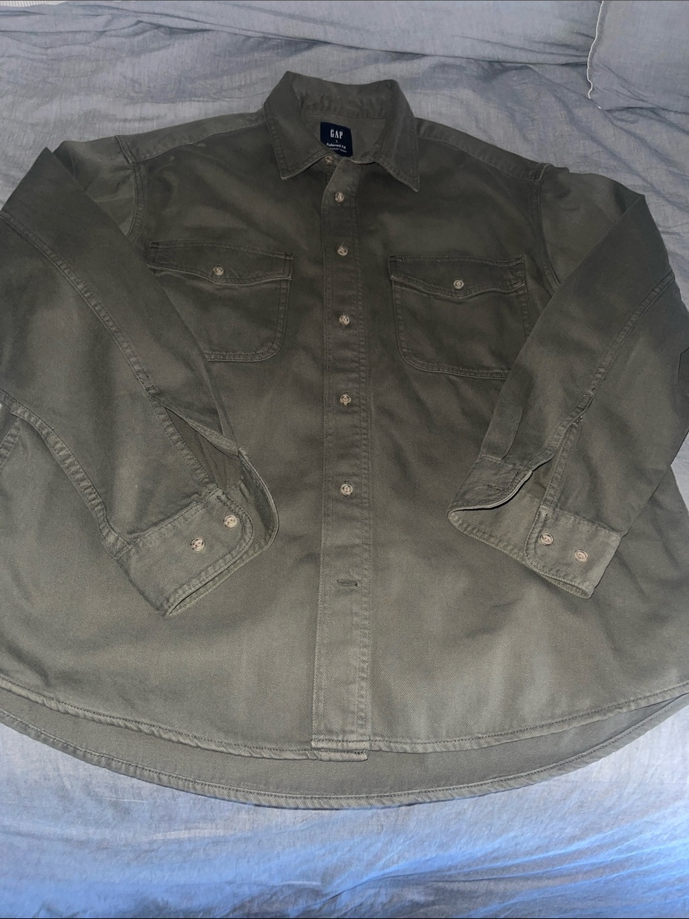 GAP Men's Olive Button-Front Shirt Jacket. Relaxed Fit. Size L